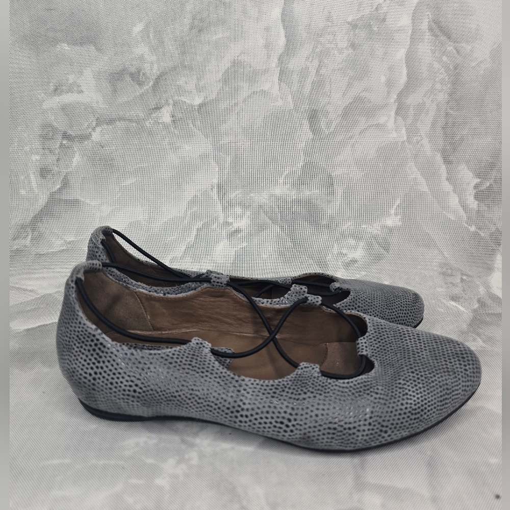 Earthies Essen Ballet Flats